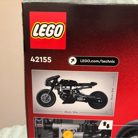  Technic The Batman BatCycle Building Toy. 42155